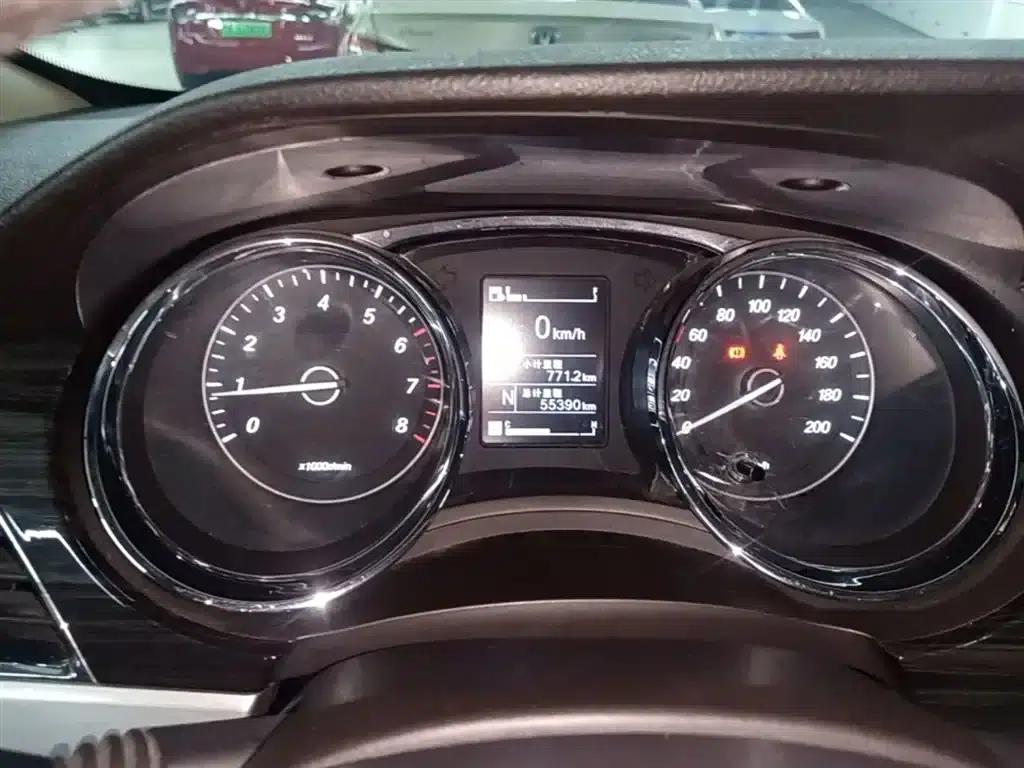 Baojun 730 2016 1.8L iAMT Luxury 7-seater — миниатюра 12