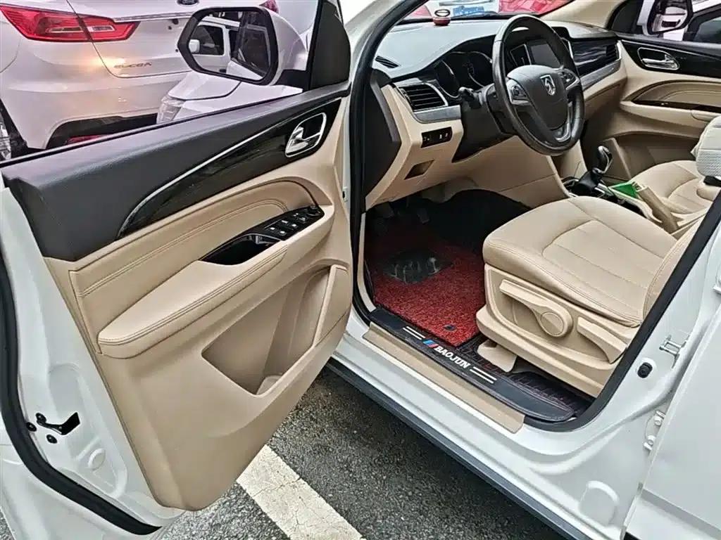 Baojun 730 2016 1.8L Manual Deluxe 7-Seater — миниатюра 16