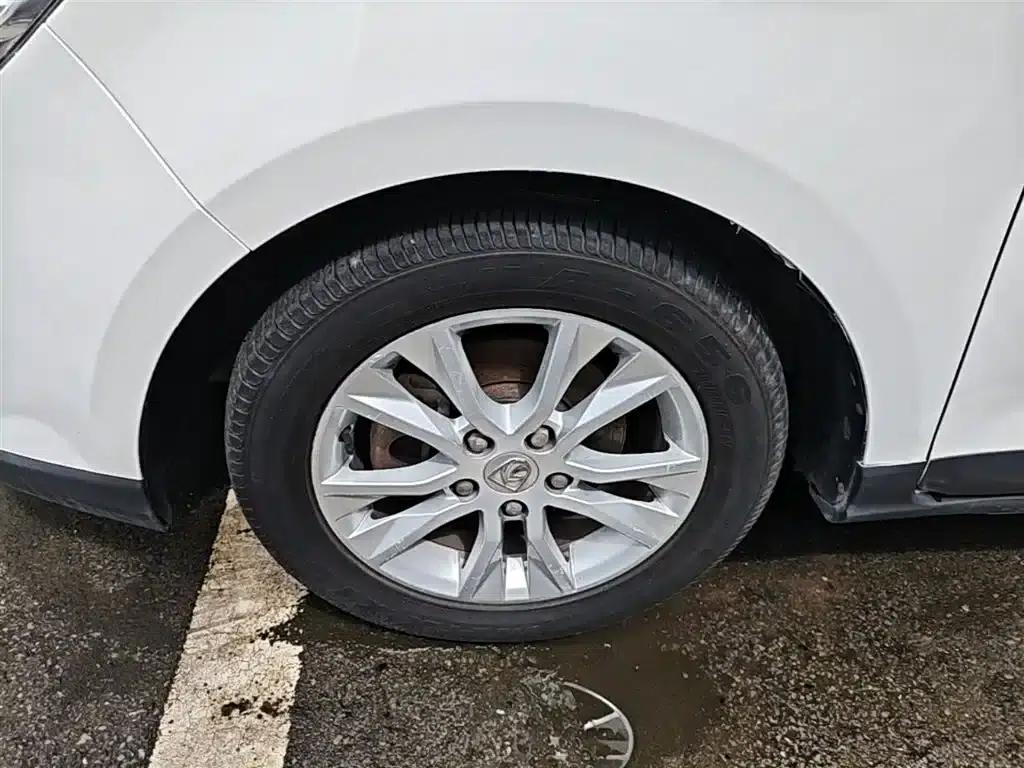 Baojun 730 2016 1.8L Manual Deluxe 7-Seater — миниатюра 23