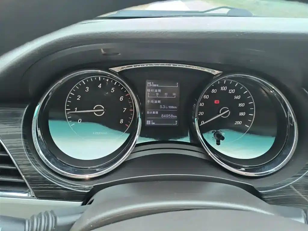 Baojun 730 2016 1.5L Manual Comfort 7-Seater National V Emission Standard — миниатюра 12
