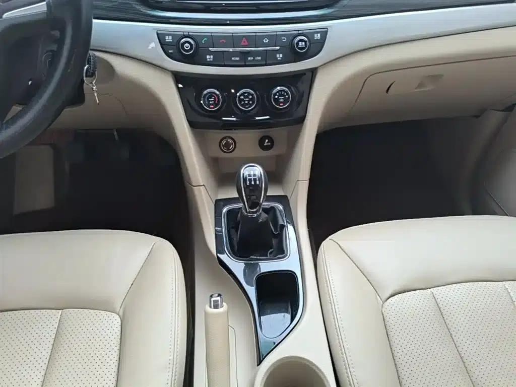 Baojun 730 2016 1.5L Manual Comfort 7-Seater National V Emission Standard — миниатюра 14