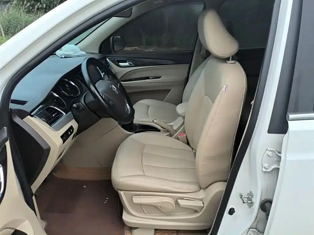 Baojun 730 2016 1.5L Manual Comfort 7-Seater National V Emission Standard — миниатюра 15