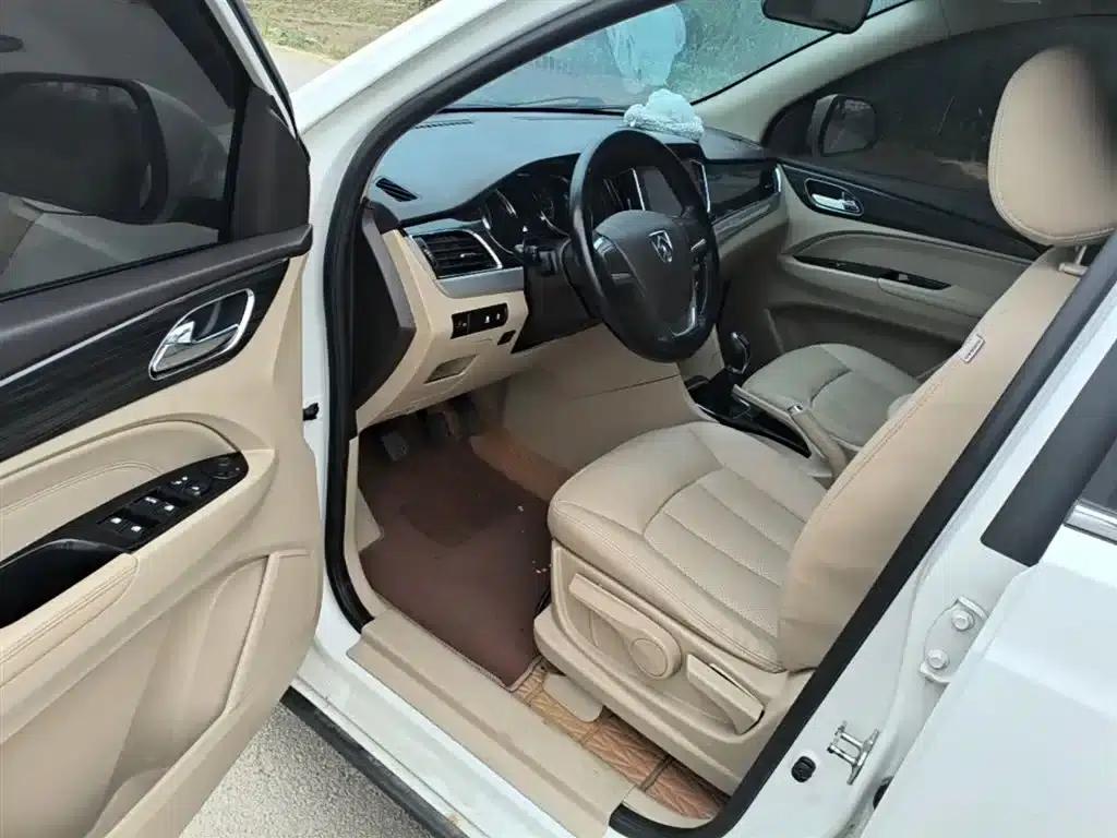 Baojun 730 2016 1.5L Manual Comfort 7-Seater National V Emission Standard — миниатюра 16