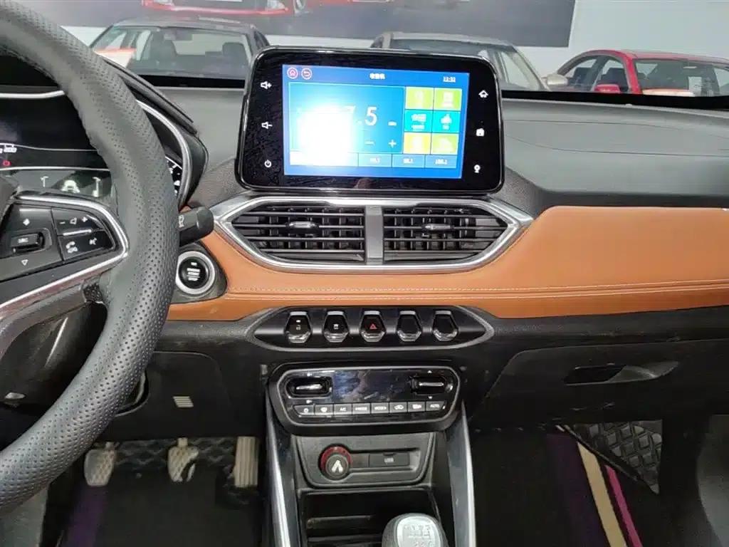 Baojun 510 2017 1.5L Manual Deluxe Edition — миниатюра 13