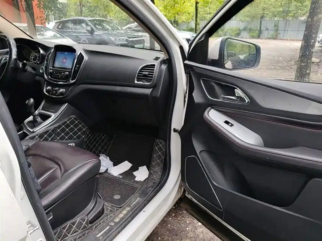 Baojun 560 2016 1.8L Manual Deluxe Edition — миниатюра 11
