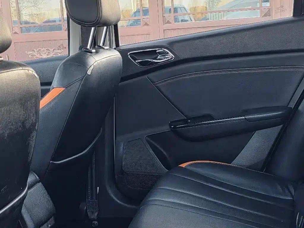 Baojun 310 2016 1.2L Manual Deluxe Edition — миниатюра 5