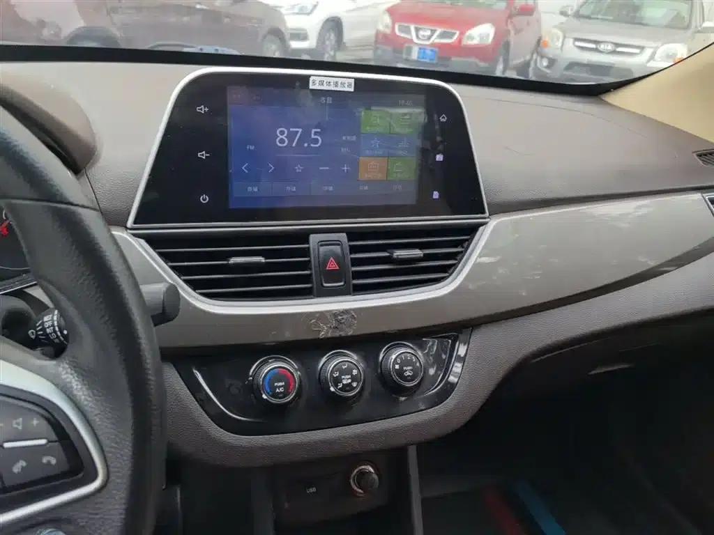 Baojun 310W 2017 1.5L Manual Fashion Edition (National V Emission Standard) — миниатюра 13