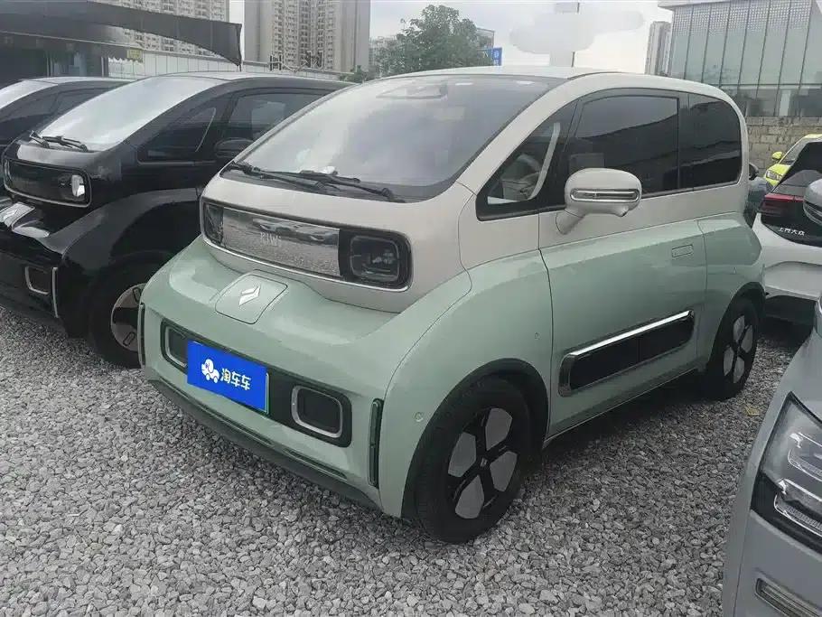 Baojun KiWi EV 2023 DJI Edition Lithium Iron Phosphate — миниатюра 1