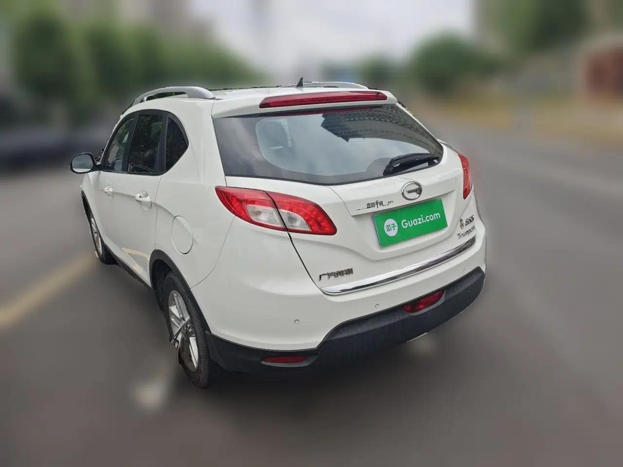 GAC Trumpchi GS5 2014 2.0L Automatic Two-Wheel Drive Deluxe Edition — миниатюра 4