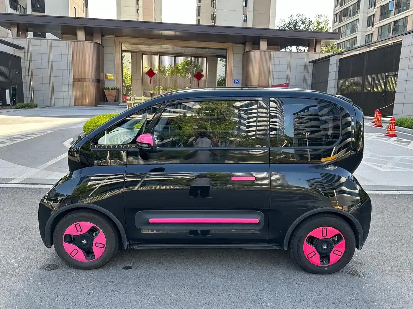 Baojun E300 2020 Plus Interstellar Intelligent Driving Edition — миниатюра 3