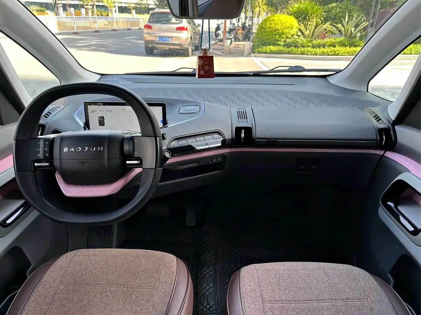 Baojun E300 2020 Plus Interstellar Intelligent Driving Edition — миниатюра 8