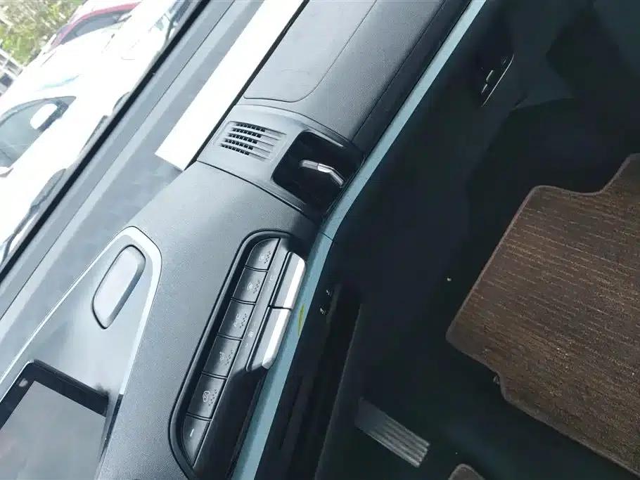 Baojun E300 2020 Interstellar Intelligent Driving Edition — миниатюра 12