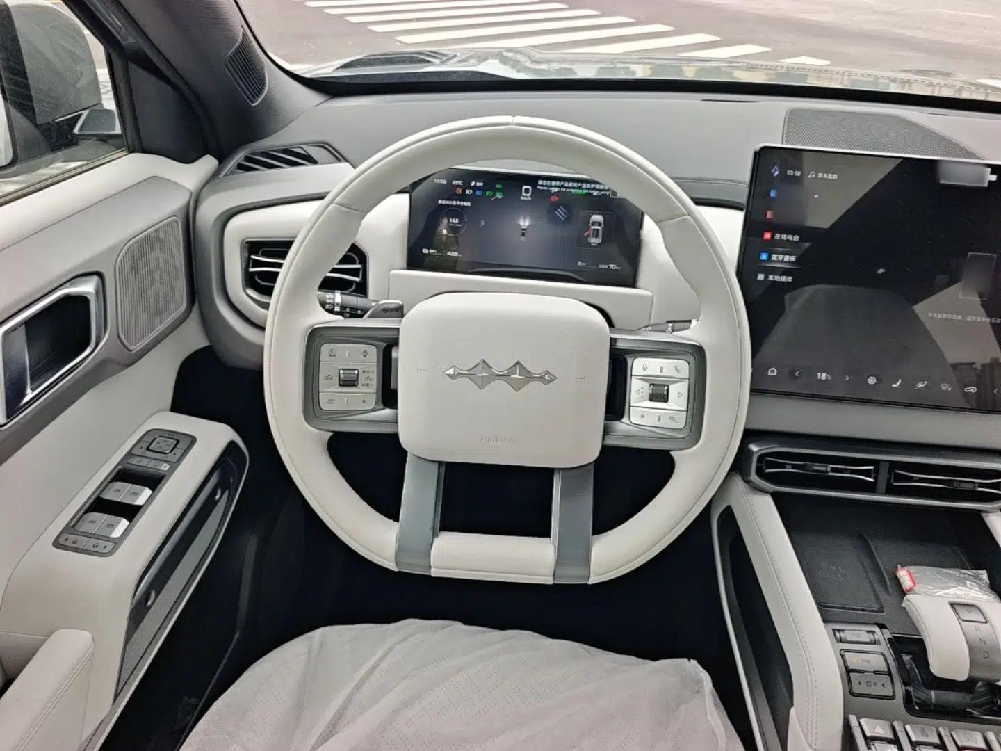 Formula Leopard Titanium 3 2025 501 km Range Rear-Wheel Drive Intelligent Driving Max Edition — миниатюра 14