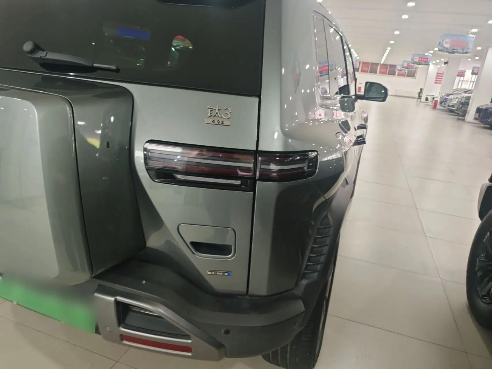 Formula Leopard Titanium 3 2025 501KM All-Wheel Drive Intelligent Driving Ultra Version — миниатюра 7