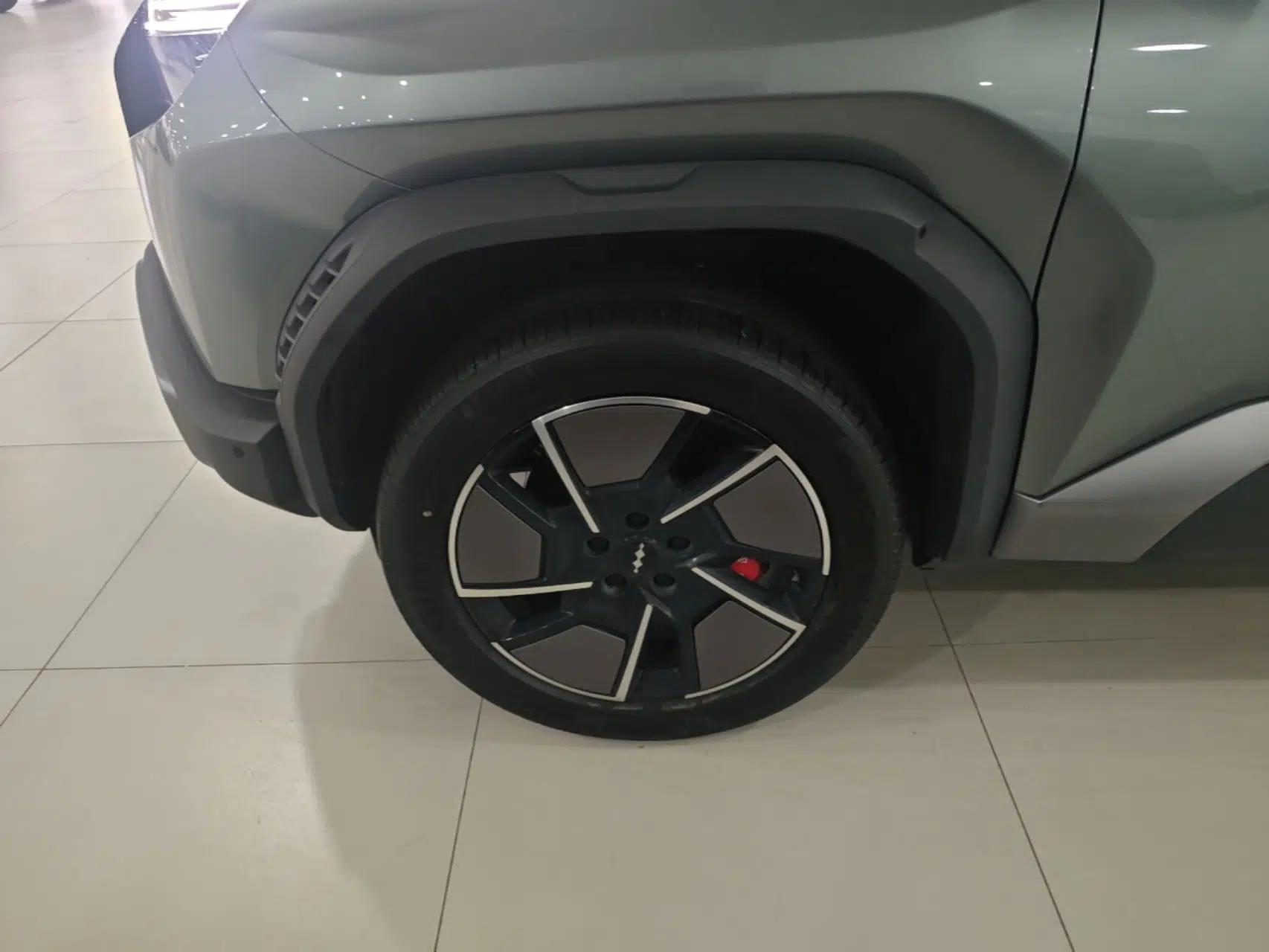 Formula Leopard Titanium 3 2025 501KM All-Wheel Drive Intelligent Driving Ultra Version — миниатюра 8