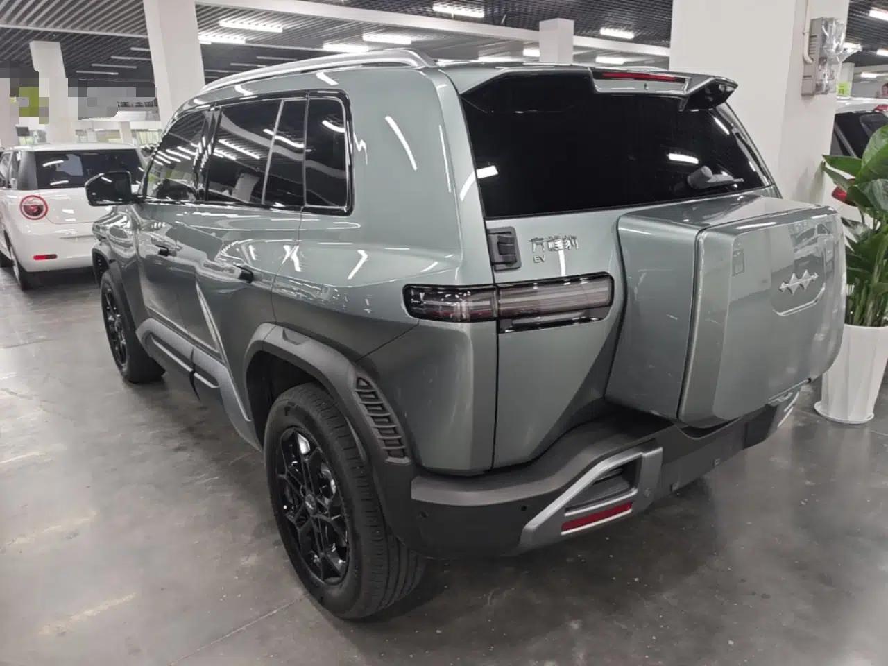 Formula Leopard Titanium 3 2025 501 km Range Rear-Wheel Drive Intelligent Driving Max Edition — миниатюра 4