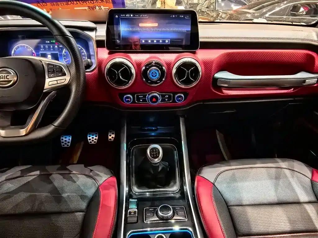 Beijing BJ40 2018 PLUS 2.0T Manual 4WD Premium Edition (National V Emission Standard) — миниатюра 24