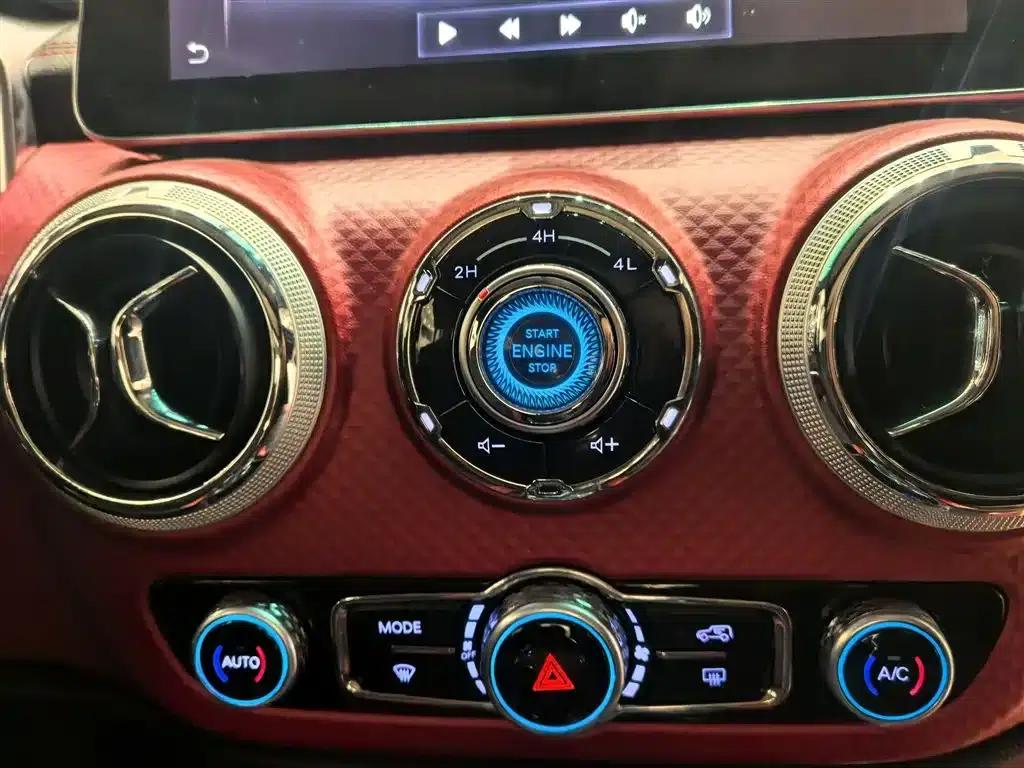 Beijing BJ40 2018 PLUS 2.0T Manual 4WD Premium Edition (National V Emission Standard) — миниатюра 6