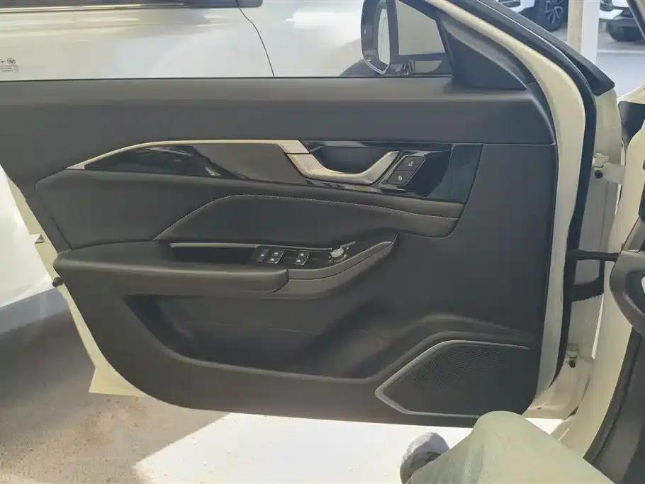 Bestune B70 2022 Model, Third Generation, 1.5T Automatic Premium Edition — миниатюра 7