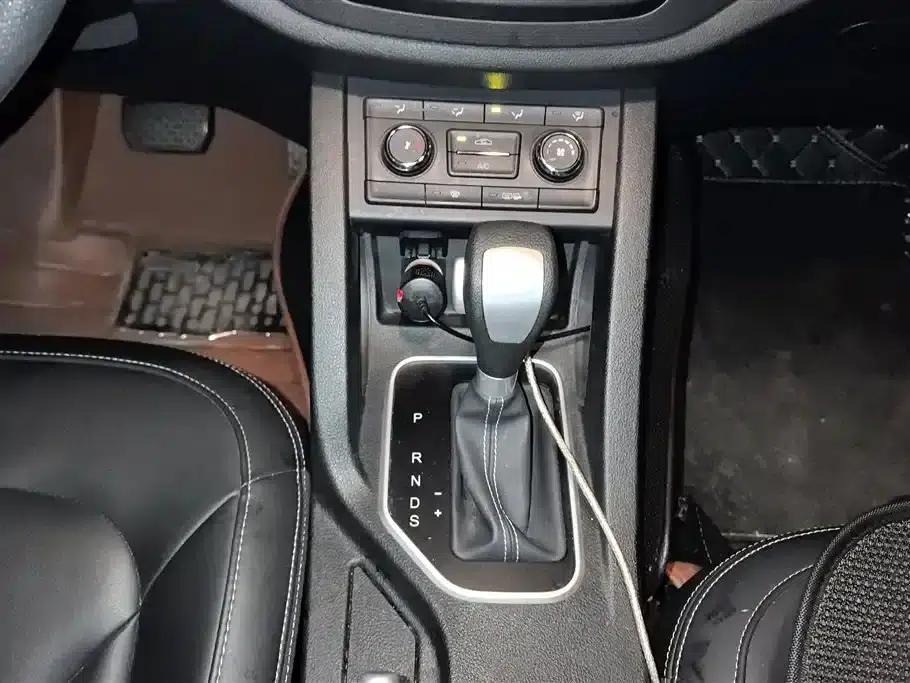 Besturn X40 2017 1.6L Automatic Connected Smart Edition — миниатюра 16