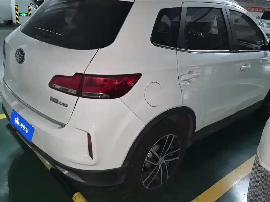 Besturn X40 2017 1.6L Automatic Connected Smart Edition — миниатюра 3