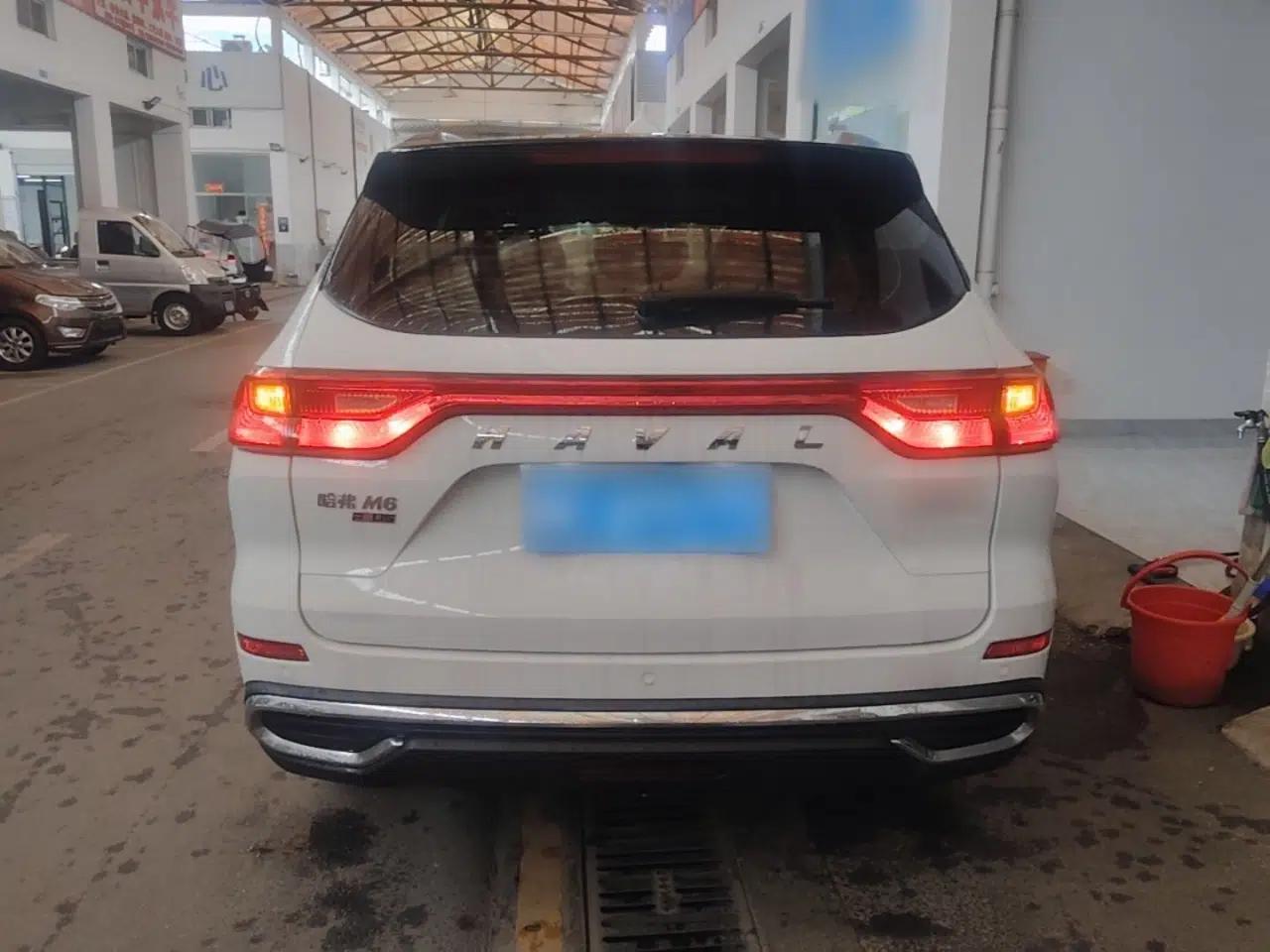 Haval M6 2021 PLUS 1.5T DCT Luxury Smart Connectivity Model — миниатюра 3