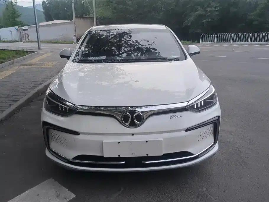 Beijing EU5 2018 R500 Smart Wind Edition — миниатюра 2