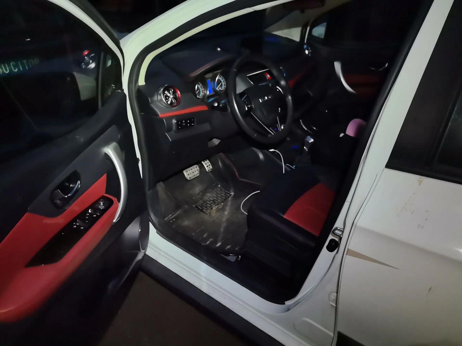 Haval H1 2016 Revised Version Blue Badge 1.5L AMT Luxury Edition — миниатюра 17