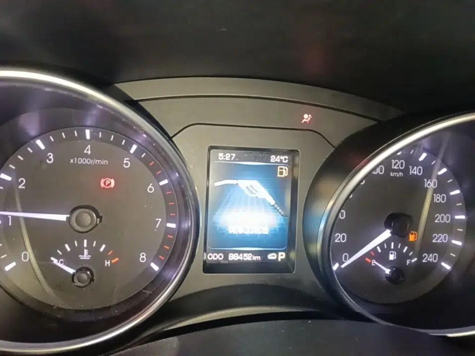 Haval H8 2015 2.0T Two-Wheel Drive Comfort Version — миниатюра 15