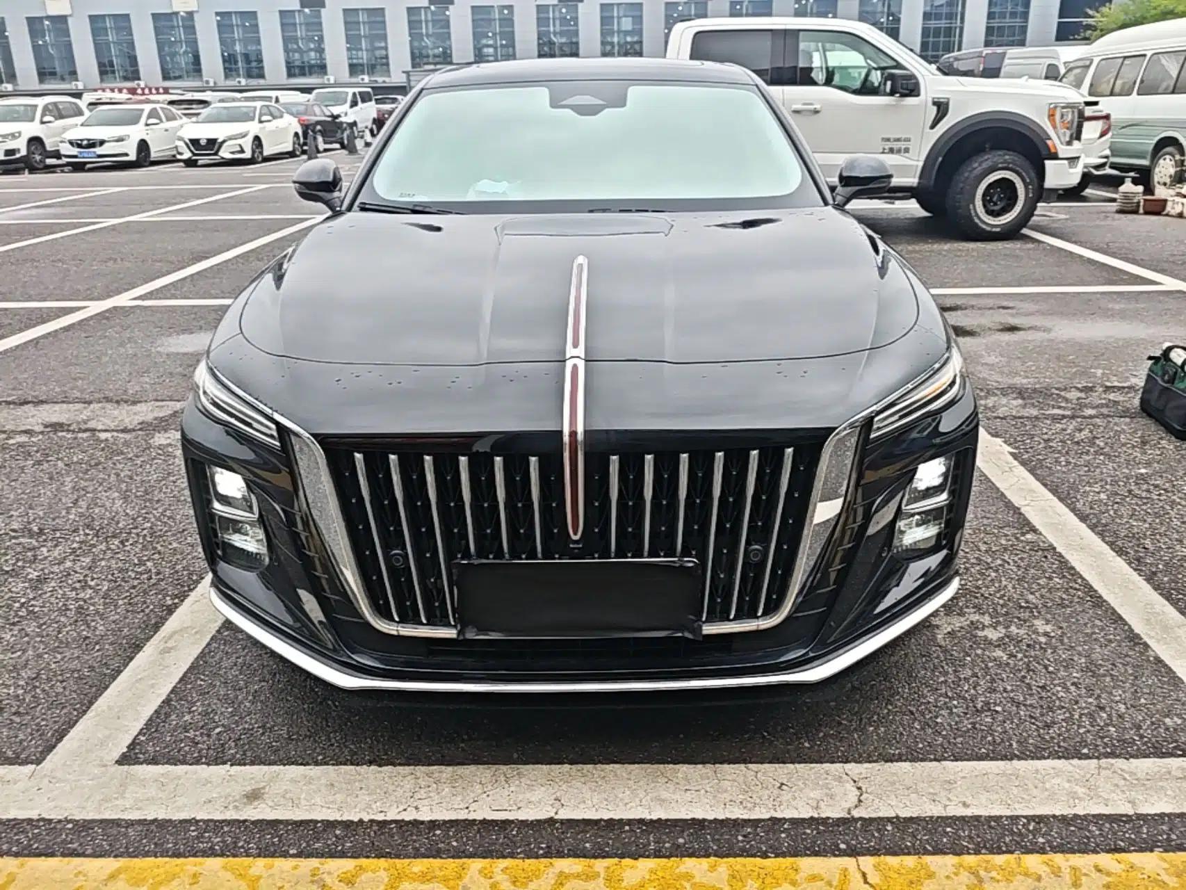 Hongqi H5 2025 2.0T Automatic Flag Edition – 500 000 Units Commemorative Version — миниатюра 2
