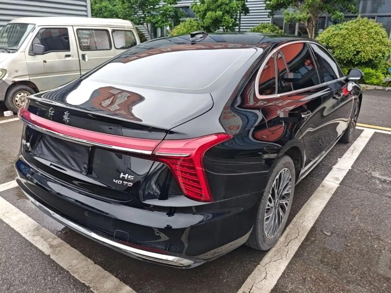 Hongqi H5 2025 2.0T Automatic Flag Edition – 500 000 Units Commemorative Version — миниатюра 4