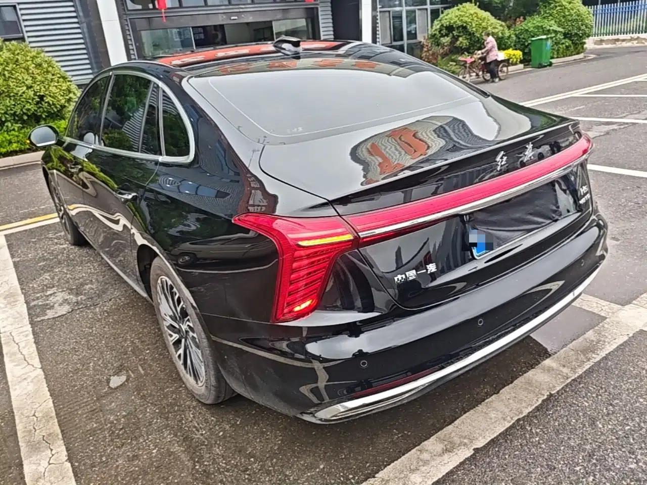 Hongqi H5 2025 2.0T Automatic Flag Edition – 500 000 Units Commemorative Version — миниатюра 7