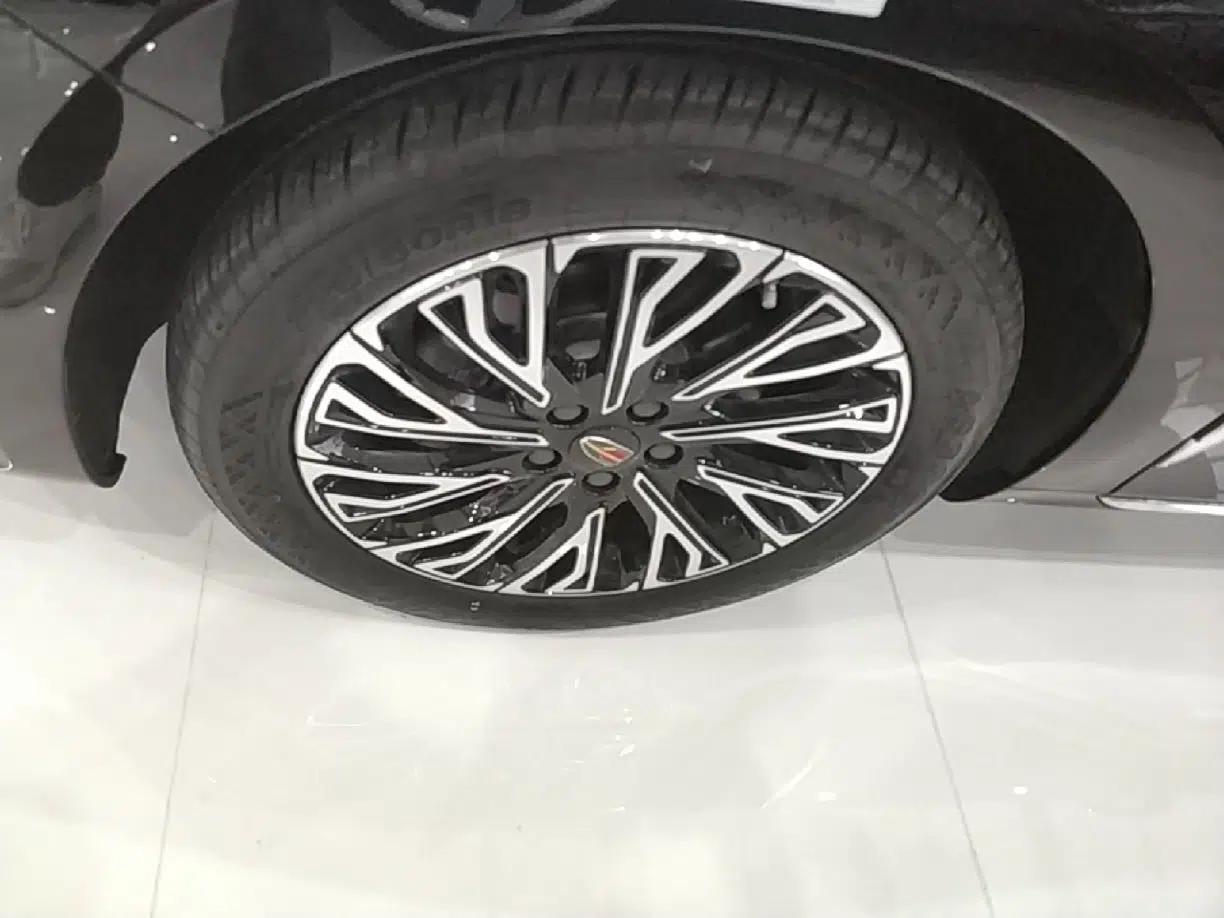 Hongqi H5 2025 2.0T Automatic Flag Edition – 500 000 Units Commemorative Version — миниатюра 9