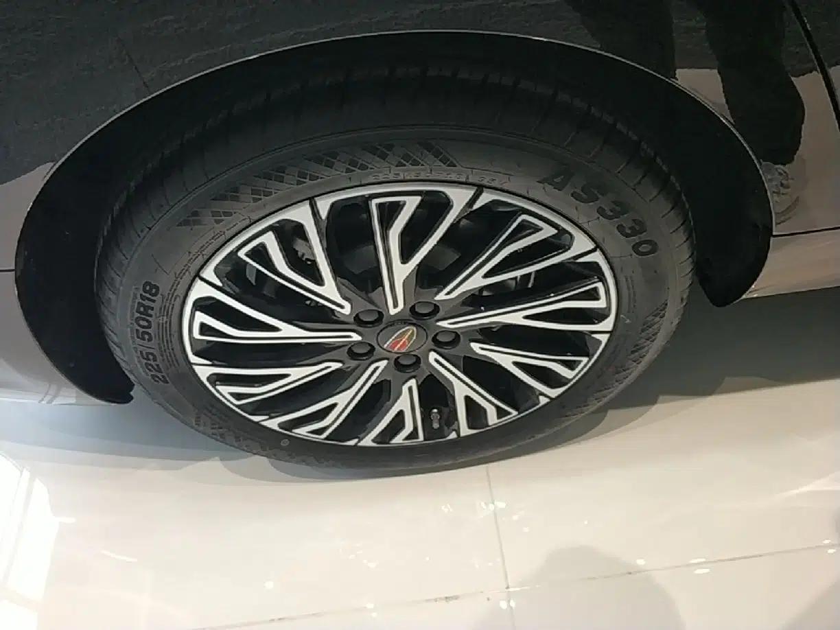 Hongqi H5 2025 2.0T Automatic Flag Edition – 500 000 Units Commemorative Version — миниатюра 10