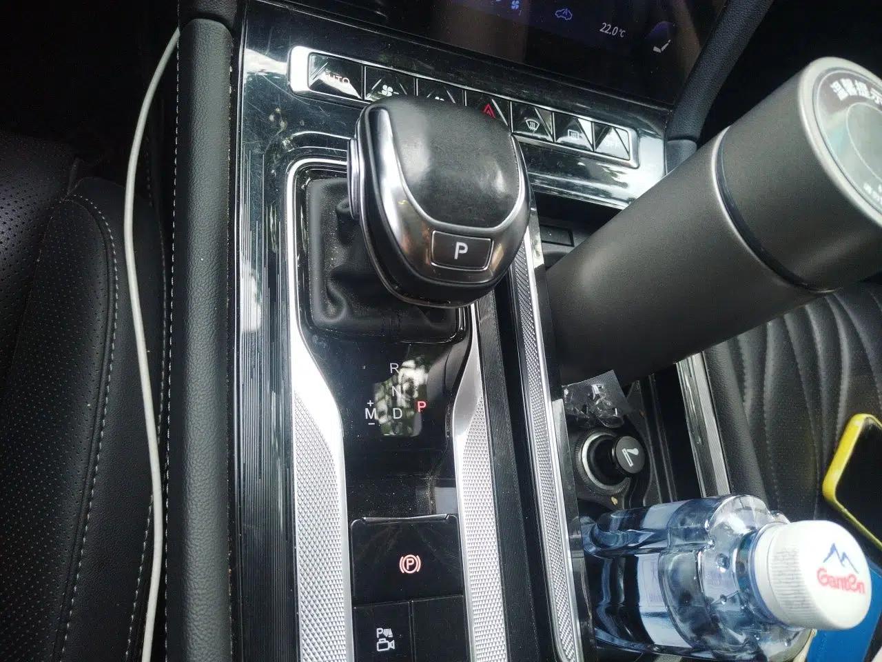 Hongqi H5 2023 2.0T Automatic Smart Connect Flagship Edition — миниатюра 15