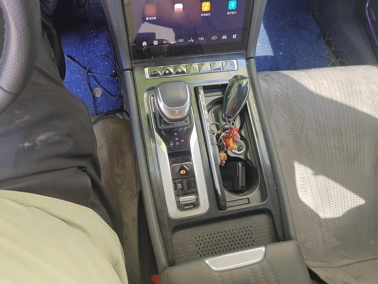 Hongqi H5 2023 2.0T Automatic Smart Connect Flagship Edition — миниатюра 13