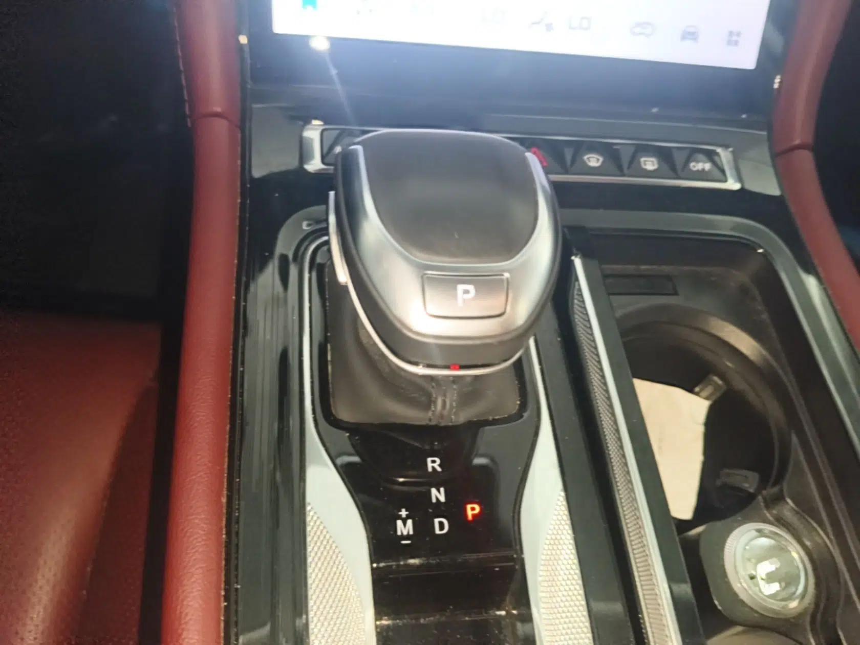 Hongqi H5 2024 2.0T Automatic Smart Connect Flagship Edition — миниатюра 17