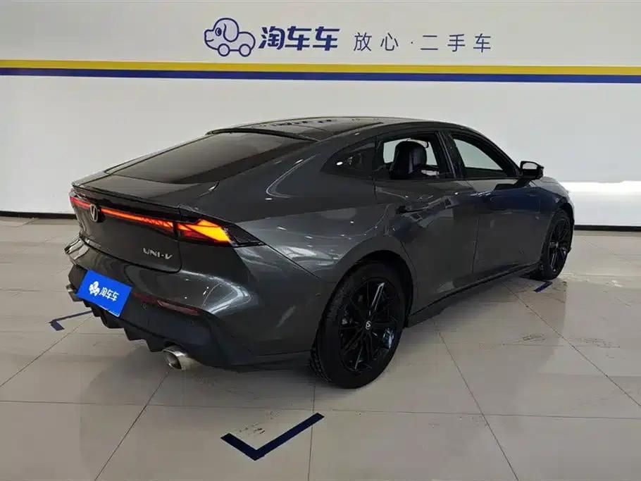 Changan UNI-V 2022 1.5T Premium Edition — миниатюра 3