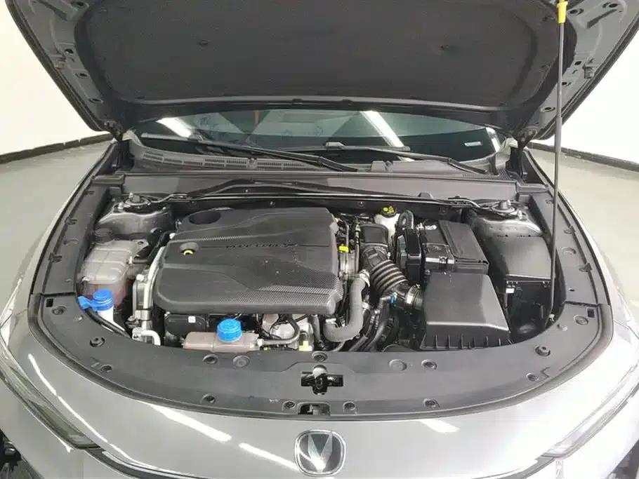 Changan UNI-V 2024 1.5T Premium Edition — миниатюра 10