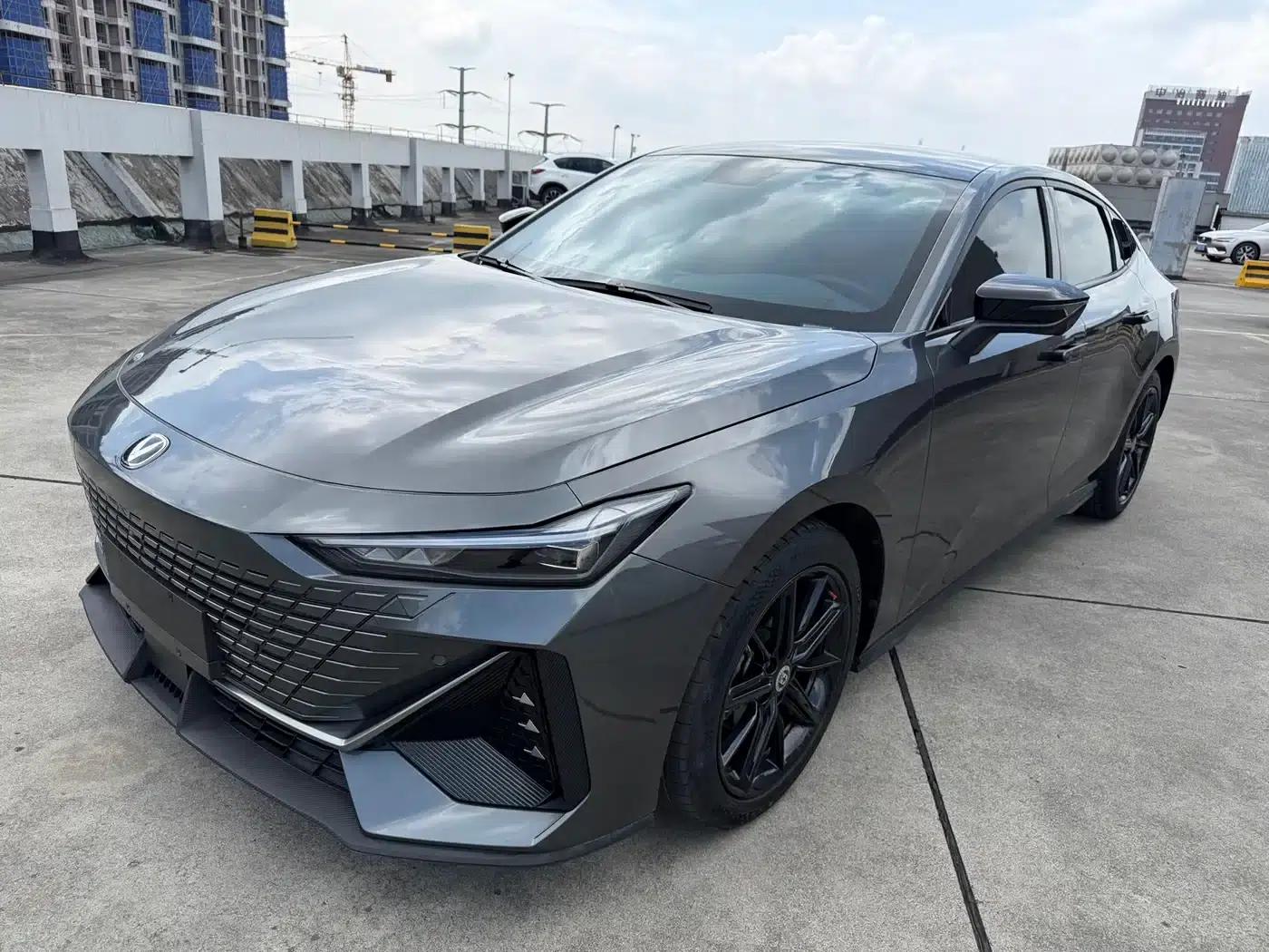 Changan UNI-V 2022 1.5T Premium Edition — миниатюра 1