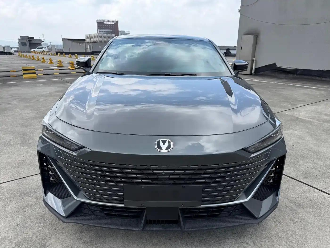 Changan UNI-V 2022 1.5T Premium Edition — миниатюра 2