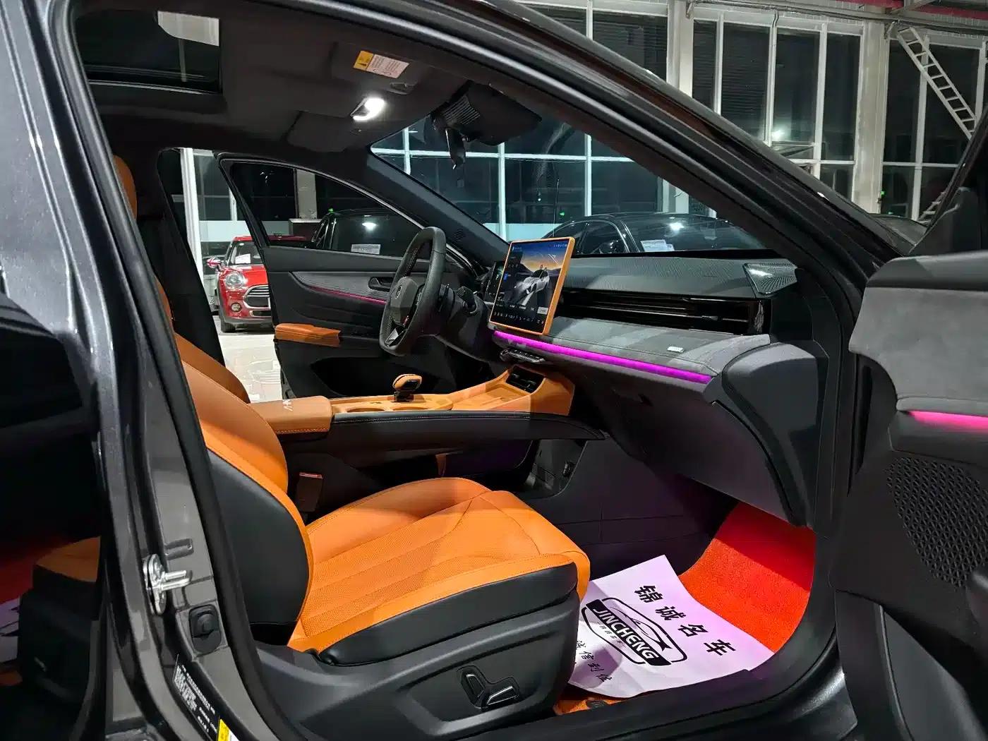 Changan UNI-V 2025 Model, Third Generation, 1.5T 500Bar Premium Sport — миниатюра 11