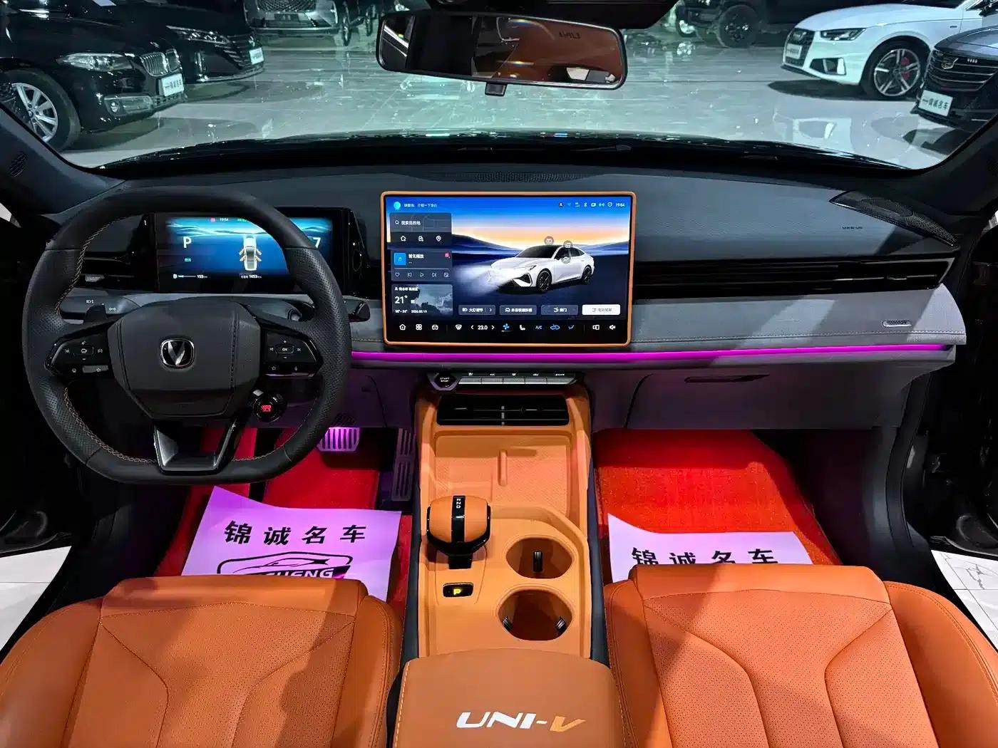 Changan UNI-V 2025 Model, Third Generation, 1.5T 500Bar Premium Sport — миниатюра 13