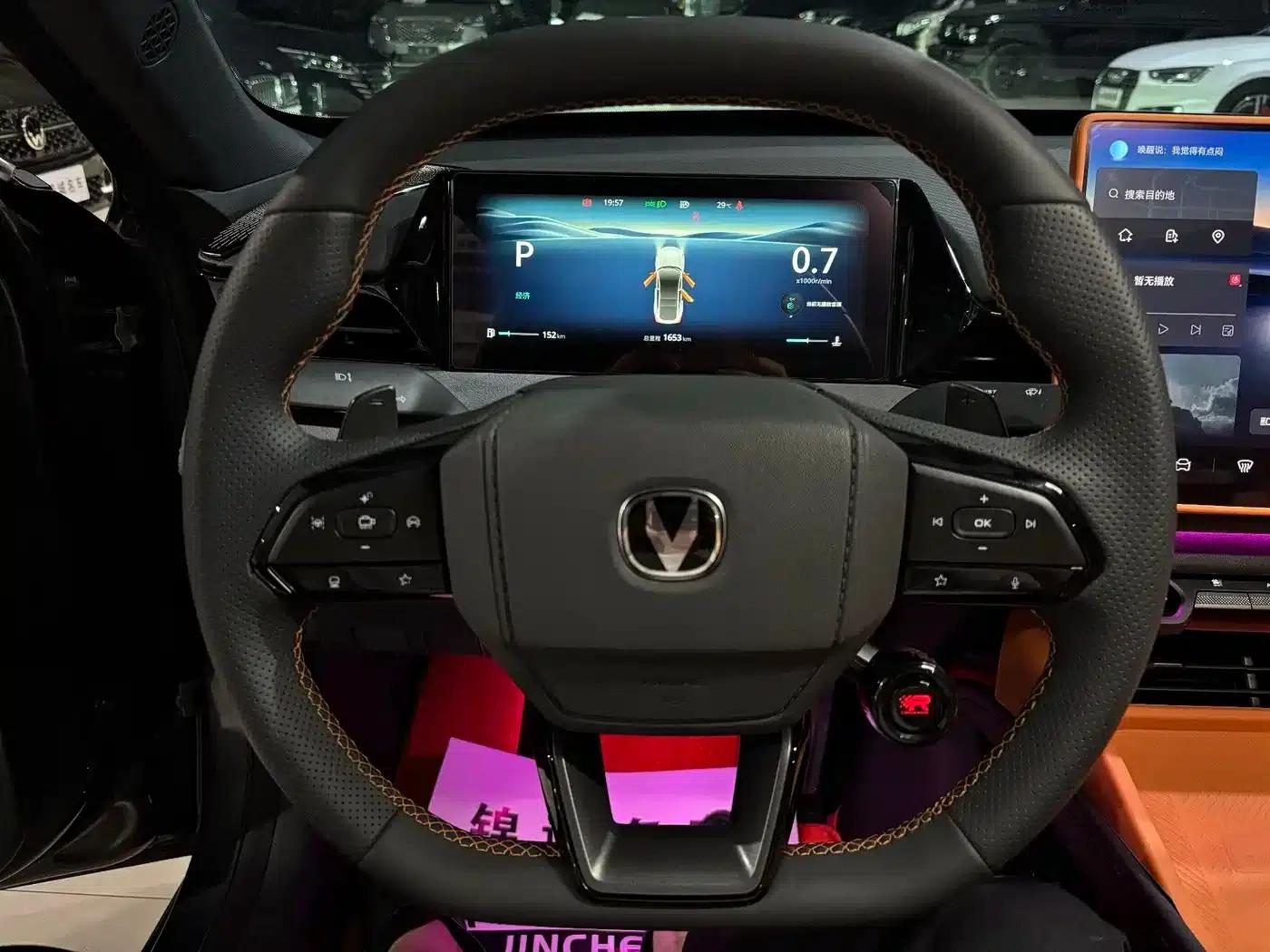 Changan UNI-V 2025 Model, Third Generation, 1.5T 500Bar Premium Sport — миниатюра 14