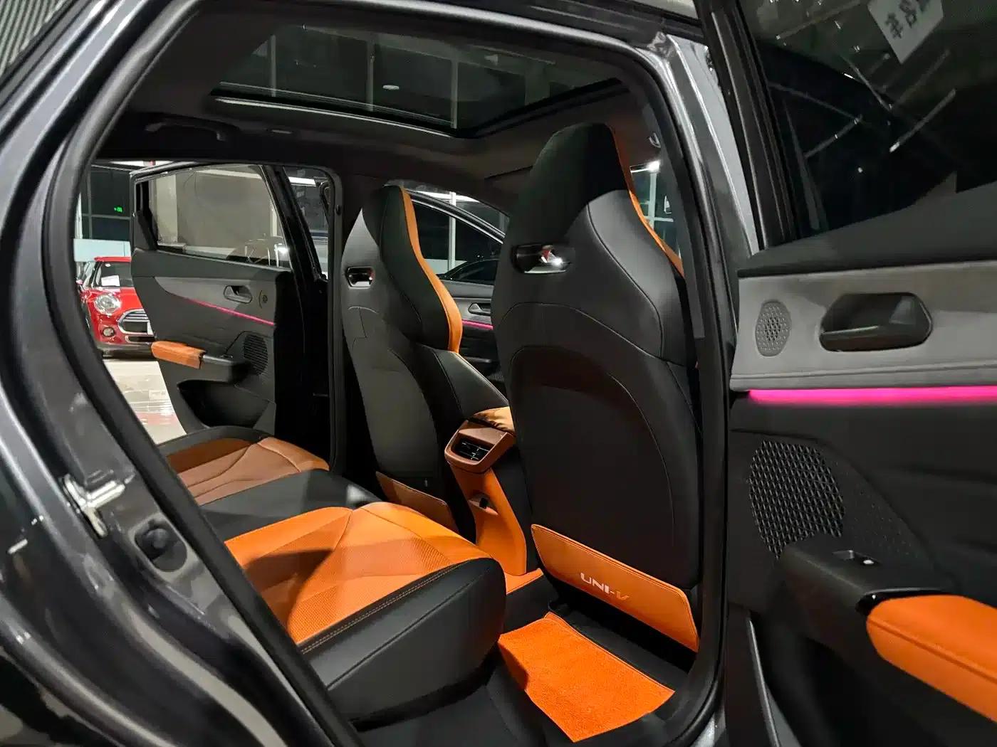 Changan UNI-V 2025 Model, Third Generation, 1.5T 500Bar Premium Sport — миниатюра 10