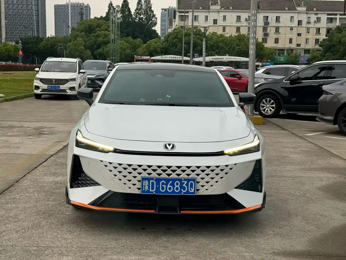 Changan UNI-V 2024 1.5T Premium Edition — миниатюра 1