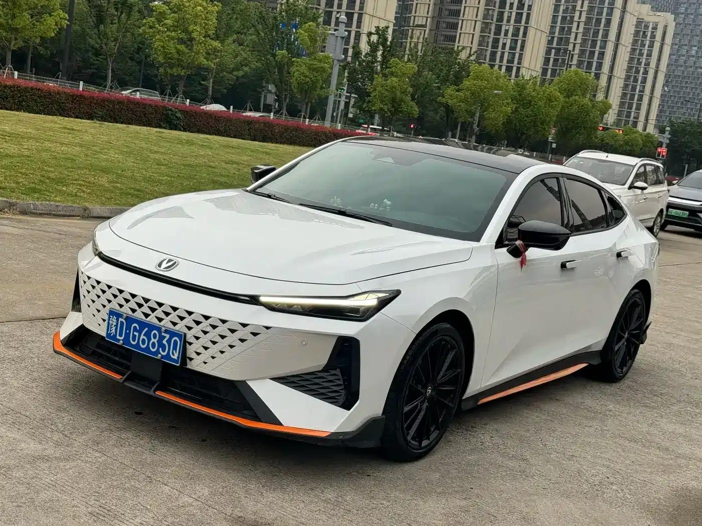 Changan UNI-V 2024 1.5T Premium Edition — миниатюра 2