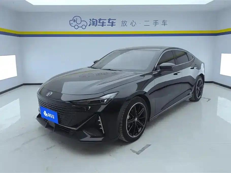 Changan UNI-V 2022 1.5T Premium Edition — миниатюра 1