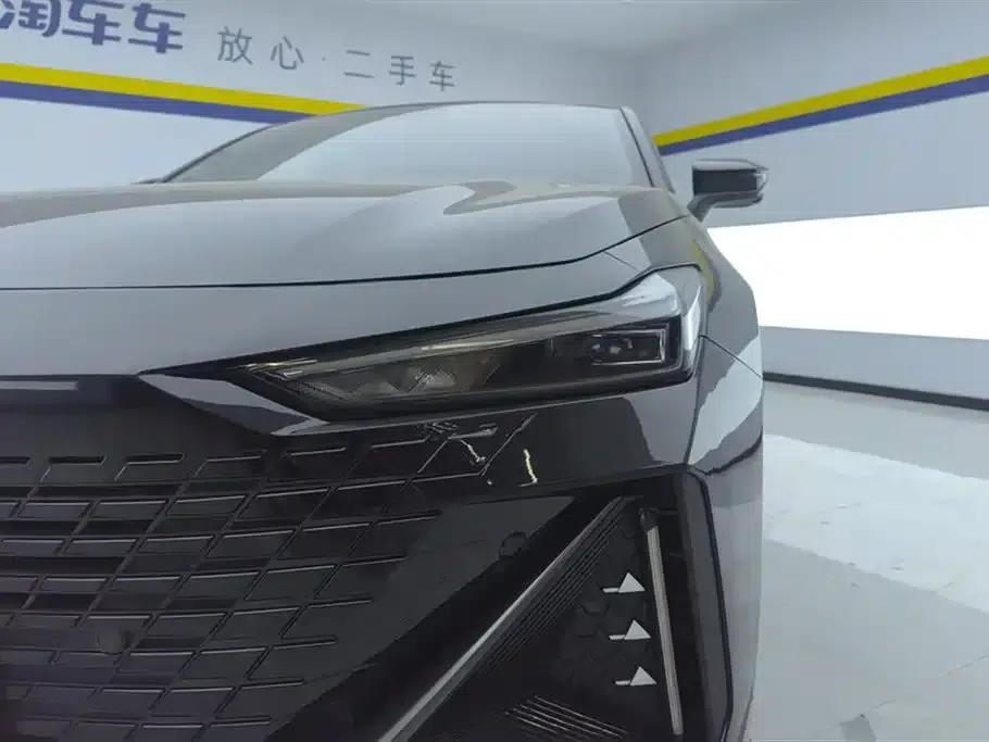 Changan UNI-V 2022 1.5T Premium Edition — миниатюра 5