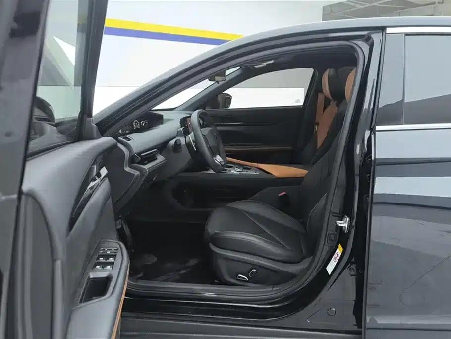 Changan UNI-V 2022 1.5T Premium Edition — миниатюра 9